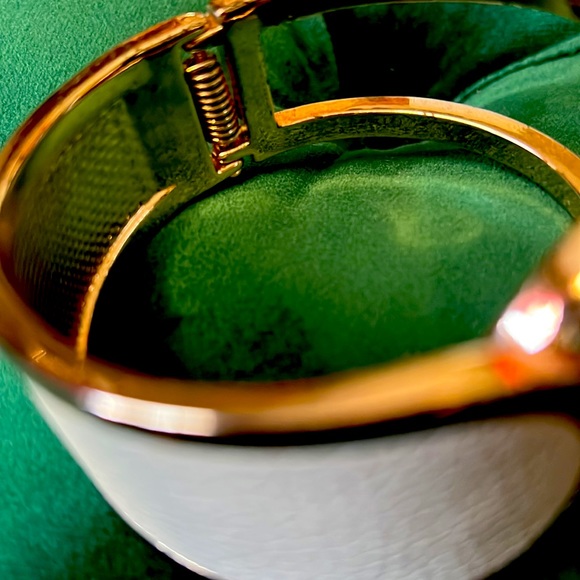 Guess Hinged Bracelet. Cream/Rose Gold Accents. - Picture 8 of 11